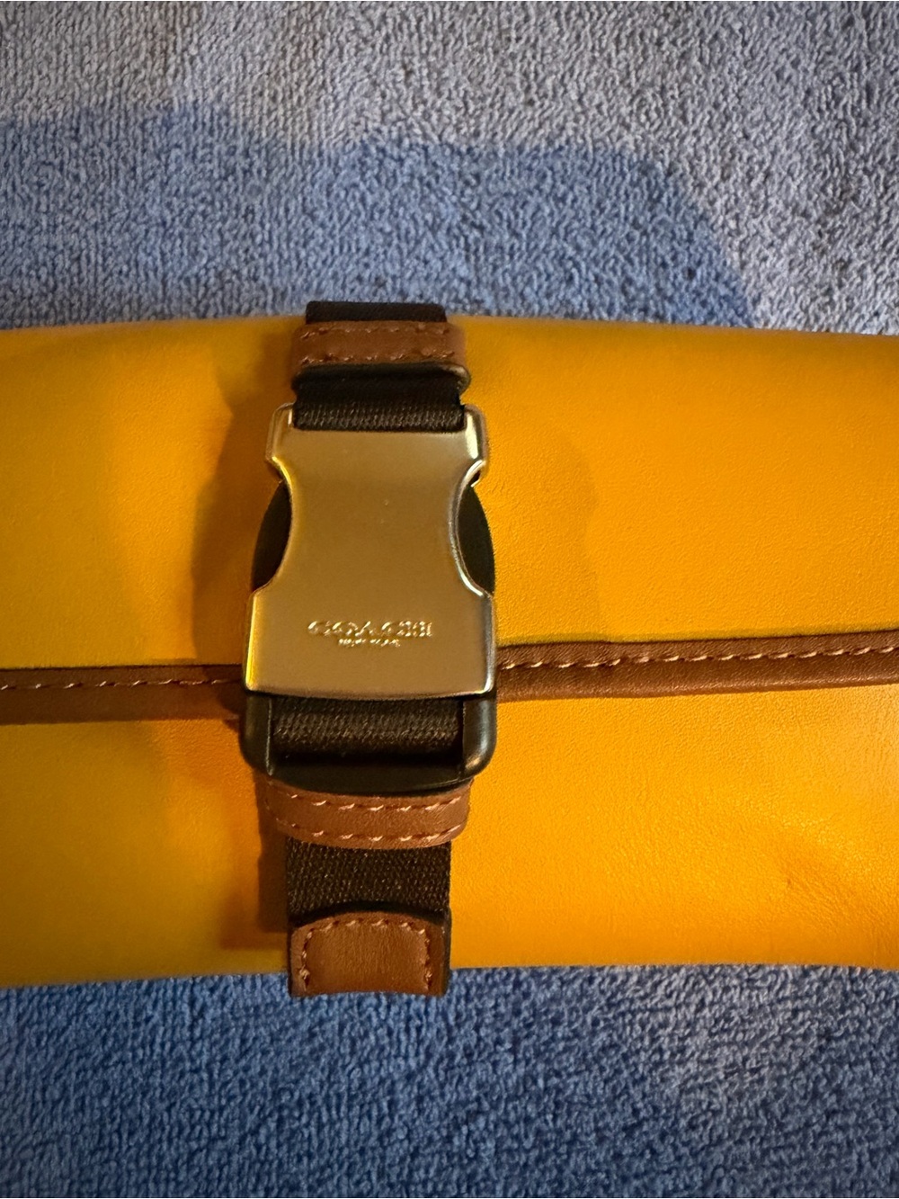 Yellow Coach accessory - Picture 7 of 7